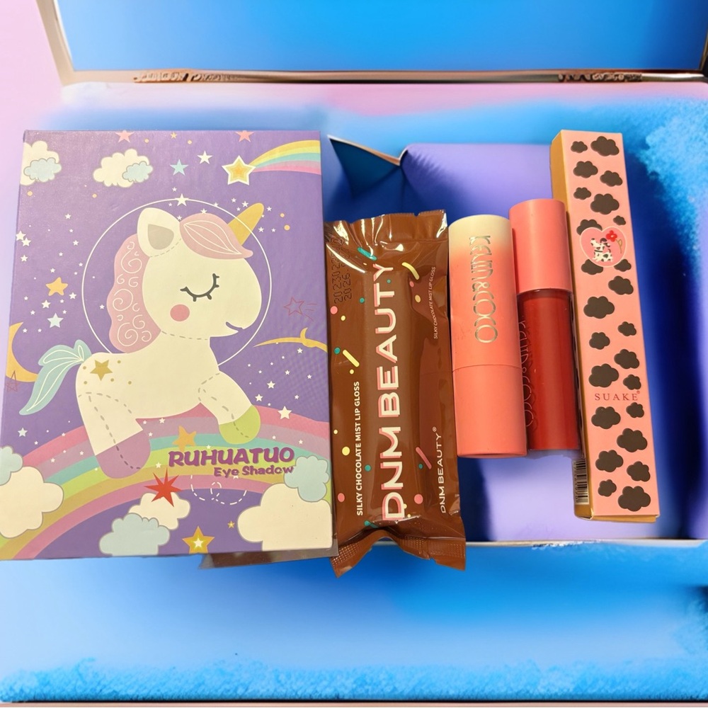 Makeup box. beauty- 5 pieces (+ 2 freebies)
